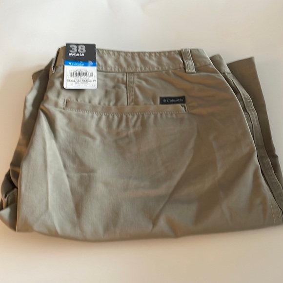 NWT Columbia Khaki Shorts - Picture 1 of 8